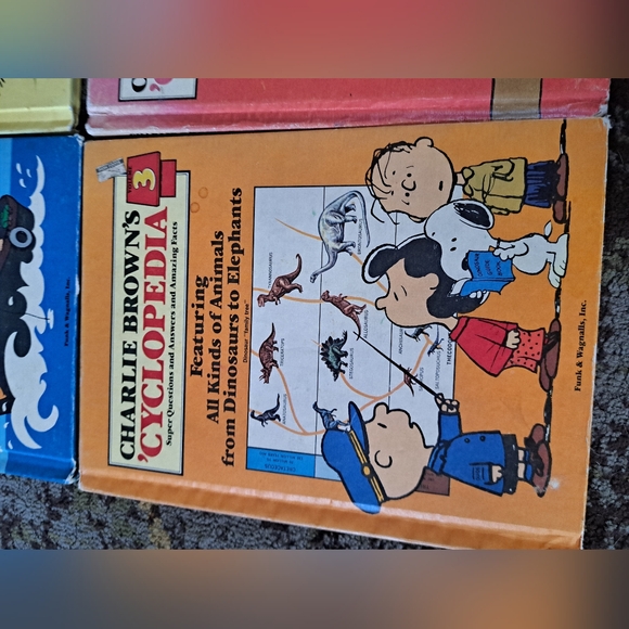 Charlie Brown's Encyclopedia Books - Picture 2 of 9